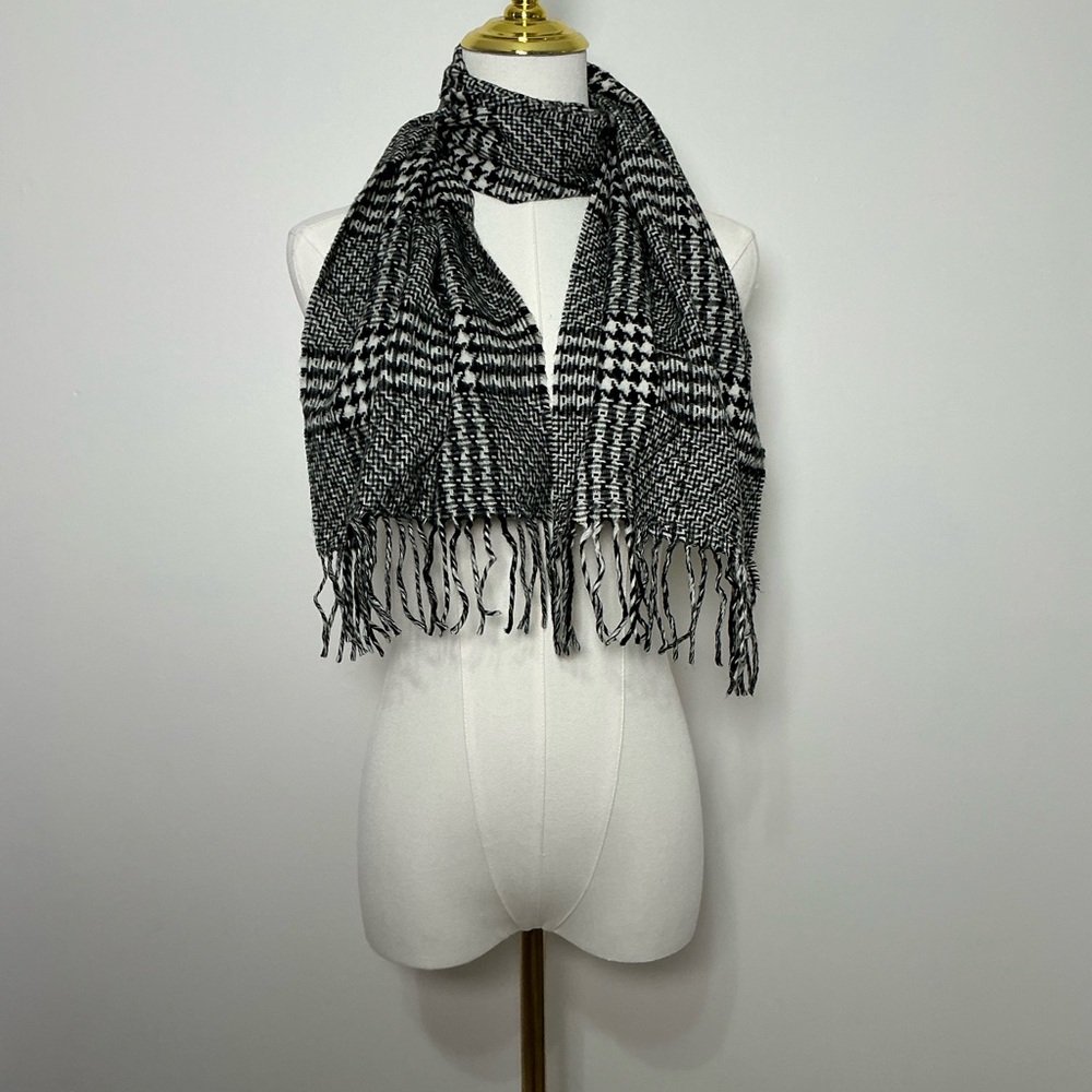V. Fraas Cashmink Scarf Black White Houndstooth Plaid Fringe Soft Cozy